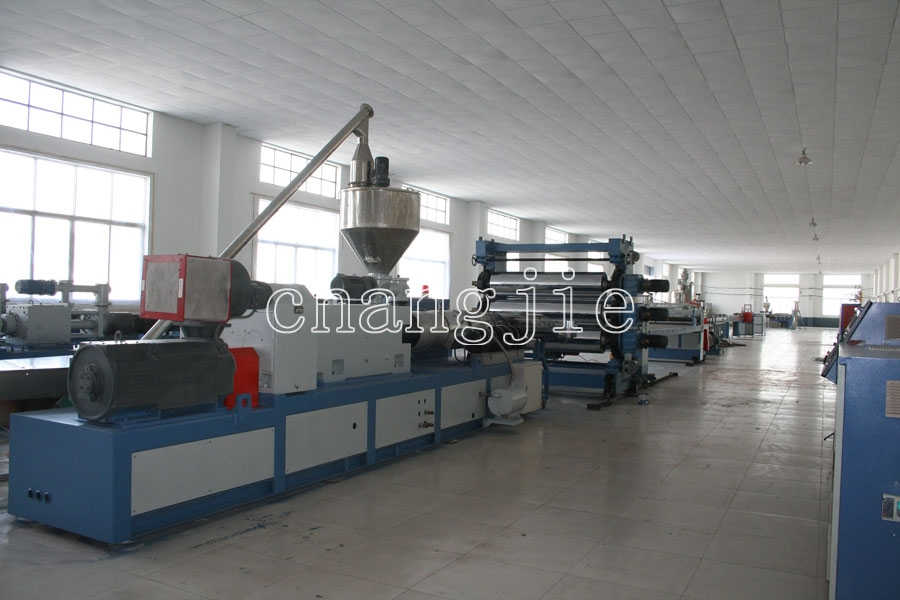 กระบวนการผลิตของสายการผลิตพื้นไม้พลาสติกของ Qingdao Longchangjie